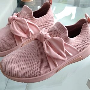🩷 Mark Nason Pink Sneakers 6.5 Satin 🎀